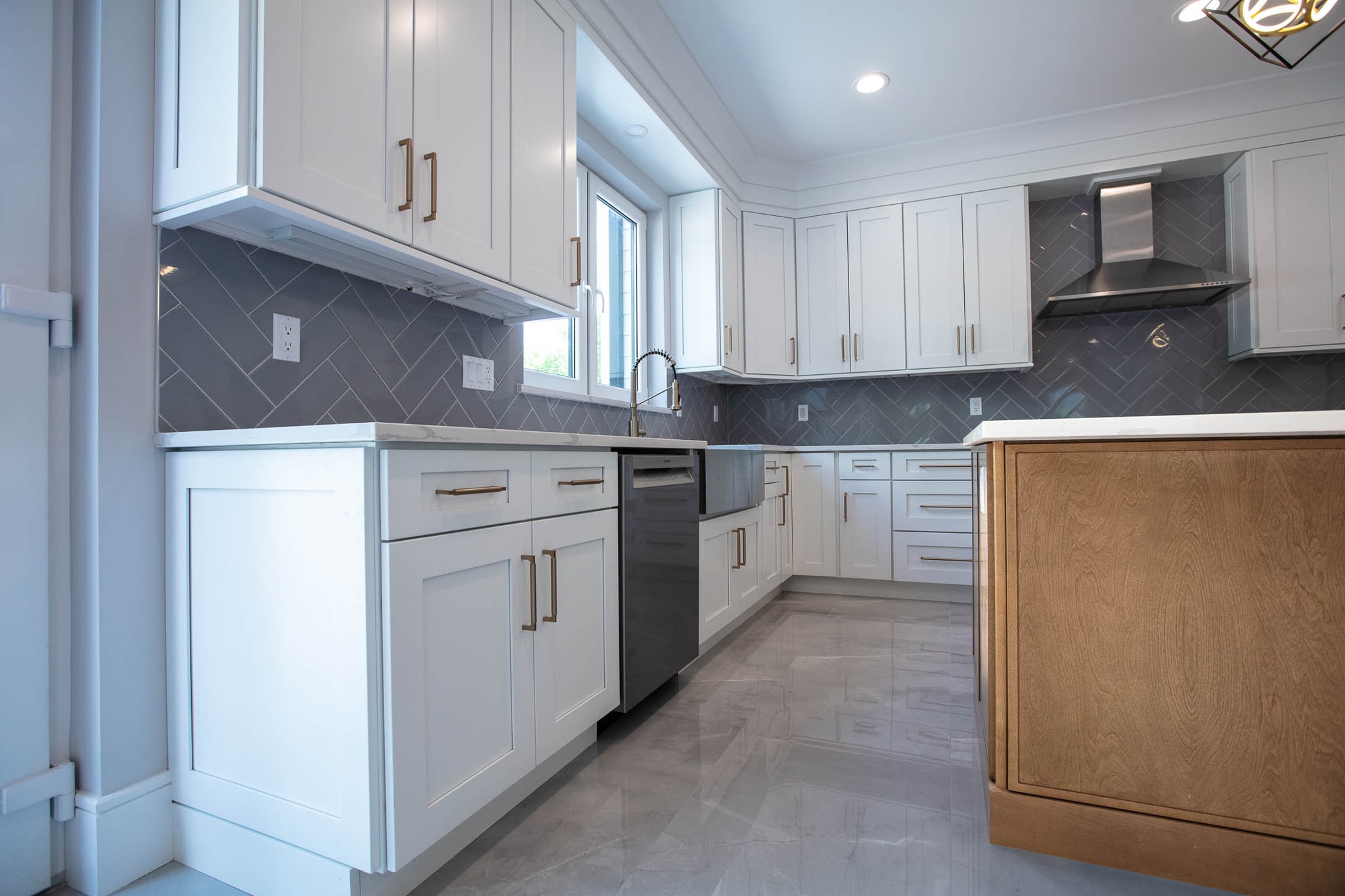 Modern Manhattan kitchen with custom cabinets