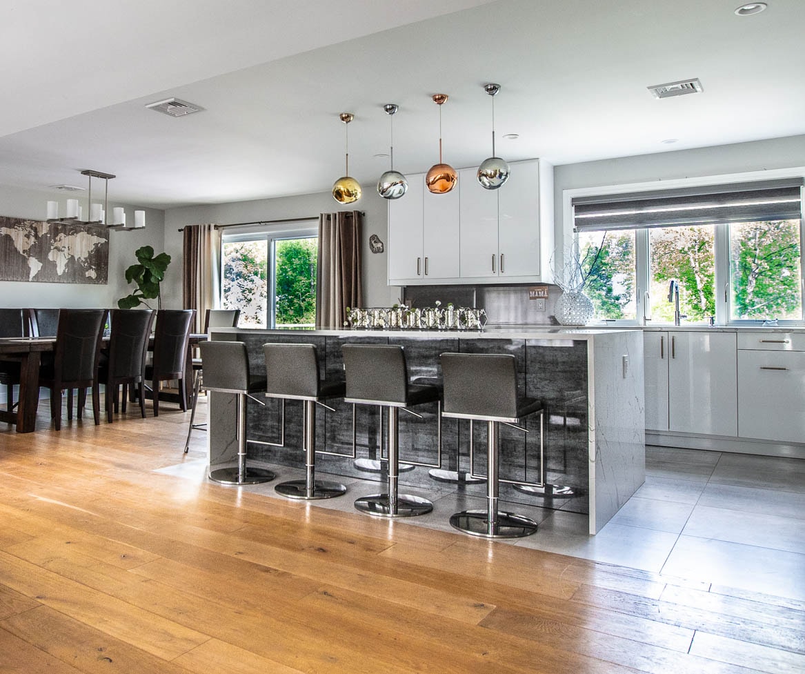 Modern Manhattan kitchen finishes